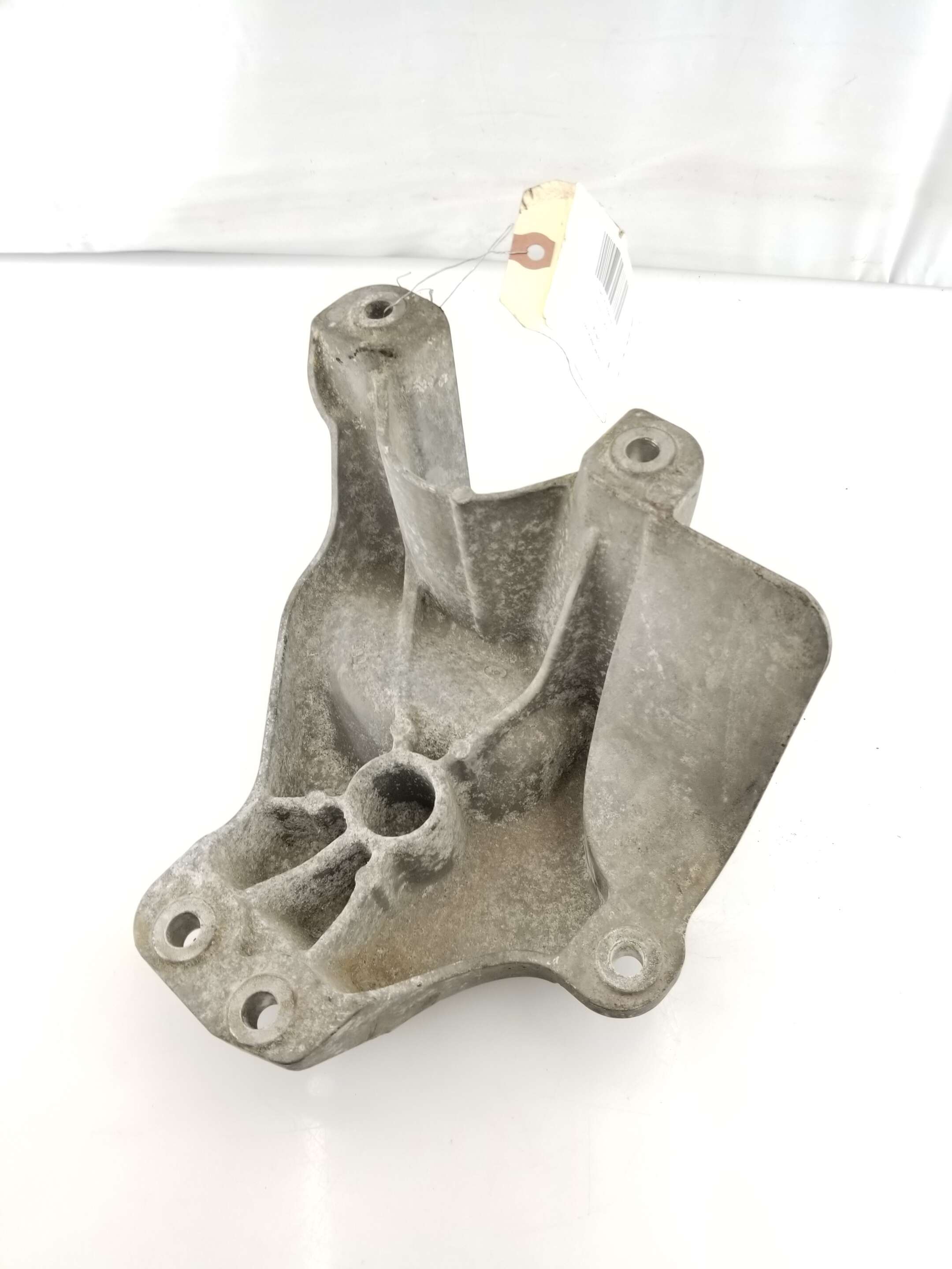 Engine Bracket 2