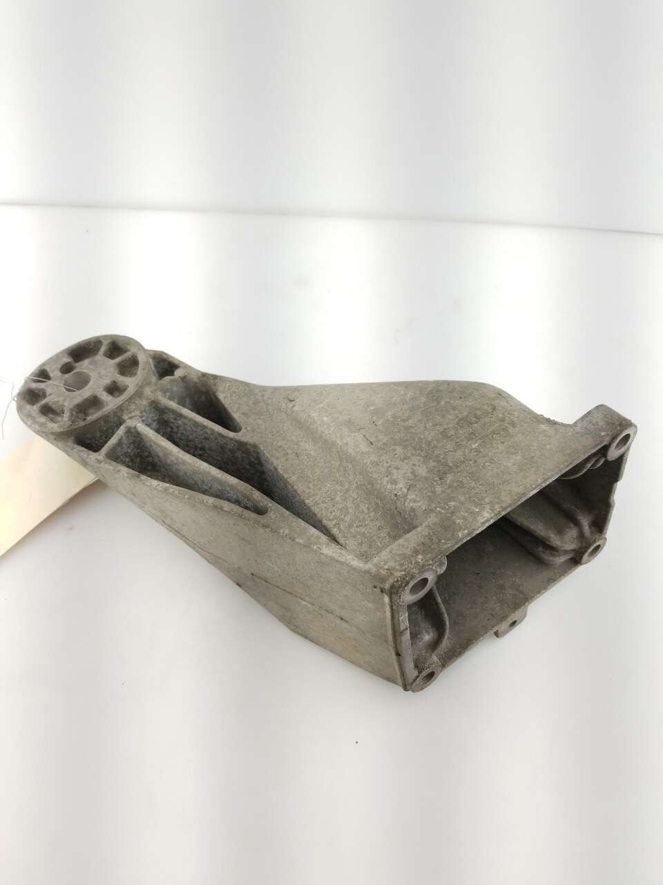 Engine Bracket R